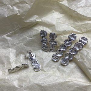 Mini Uisce Droplet Earrings