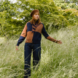 COTSWOLD KNIT - Check Cardian - Suede - walking in long grass