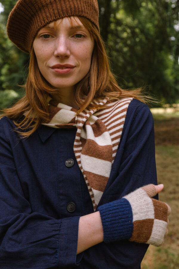 COTSWOLD KNIT - Notgrove Neckerchief - Skewbald - Glove and beret set - girl next door