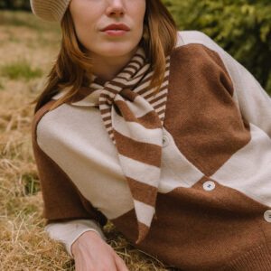 COTSWOLD KNIT - Notgrove Neckerchief - Skewbald - matching set, laying down