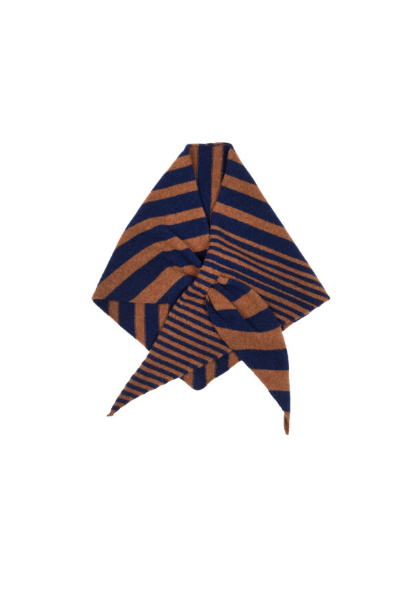 COTSWOLD KNIT - Notgrove Neckerchief - Suede - flat image A