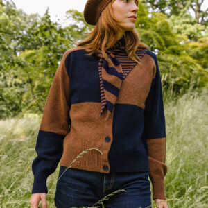COTSWOLD KNIT - Notgrove Neckerchief - Suede - the full set with check cardigan - in long grass