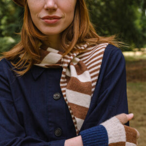 COTSWOLD KNIT - Wychwood F-less Glove - Skewbald - with Berent and necker from the front